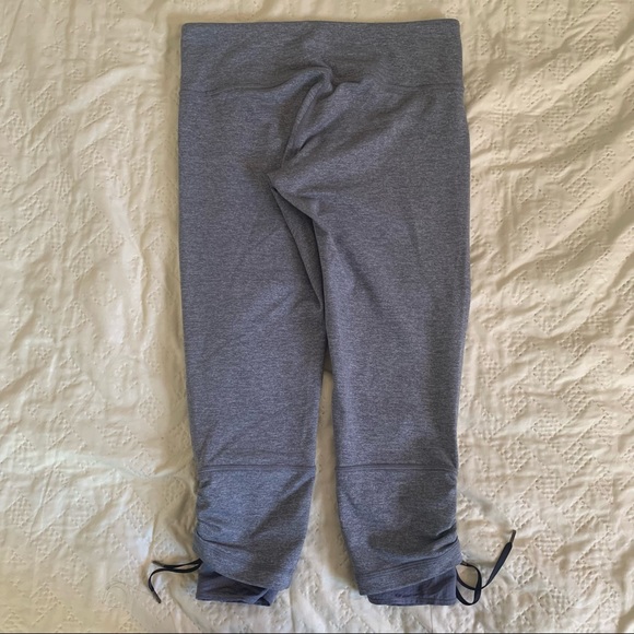 Lululemon (Crop pants) - Picture 2 of 3